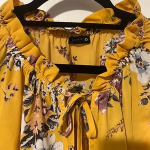 Torrid - cute yellow floral blouse dress up or down